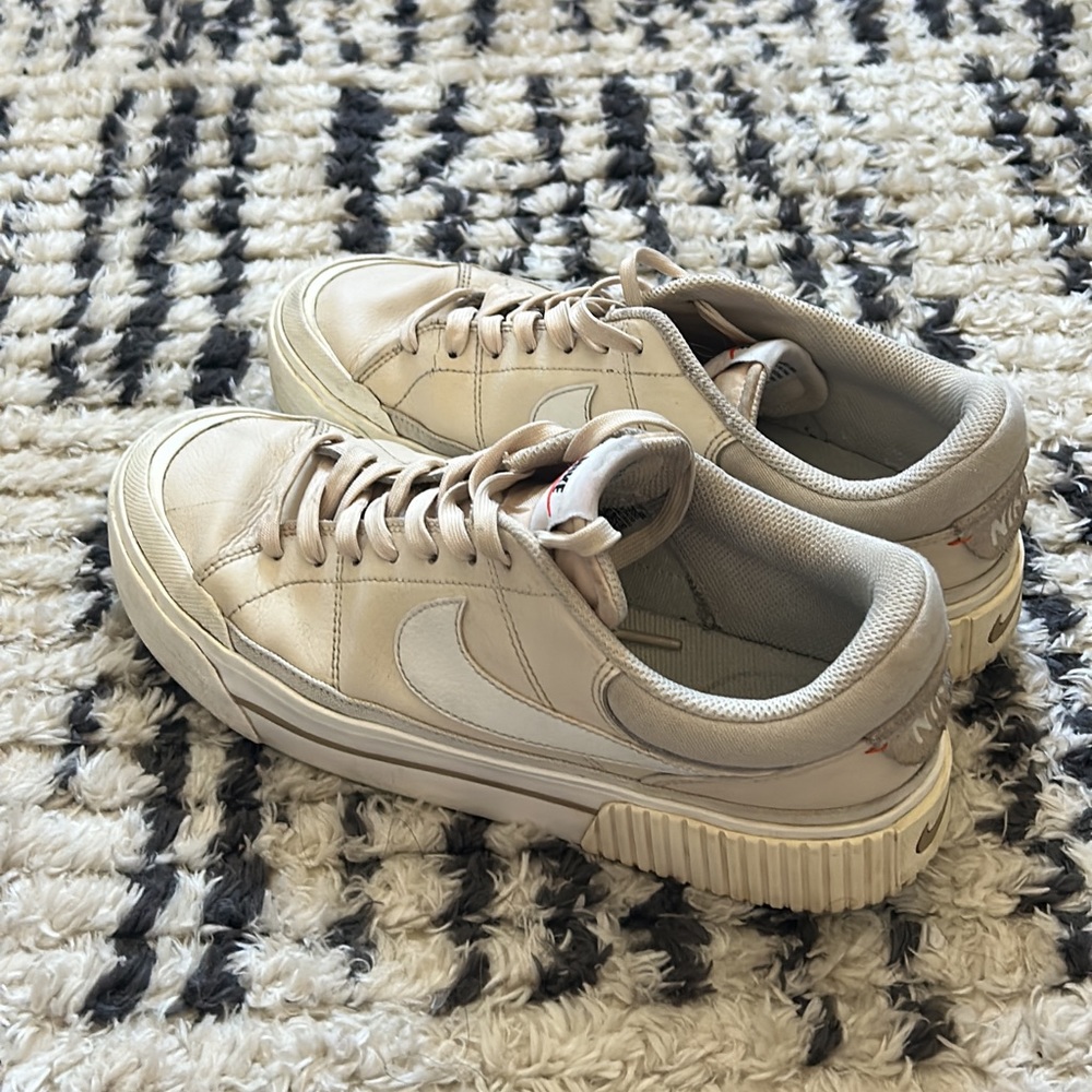 Nike Phantom - Women’s Low Court Legacy Lift Shoe